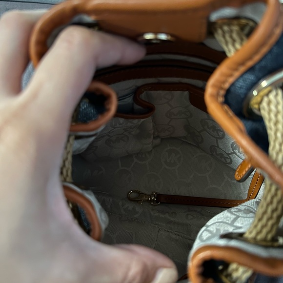 BRAND NEW WITHOUT TAG AUTHENTIC MICHAEL KORS BALCK DENIM CROSSBODY - Picture 2 of 3